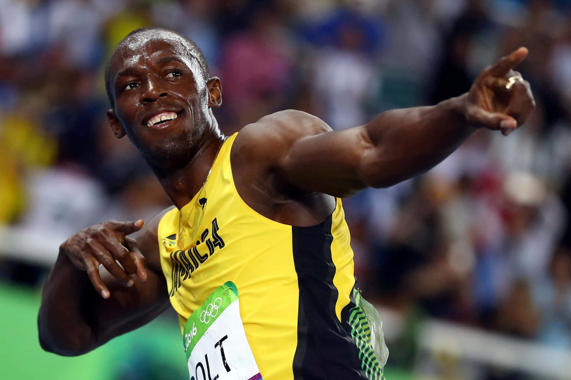 Usain Bolt smiler og peger til højre feature wallpaper. Wallpaper