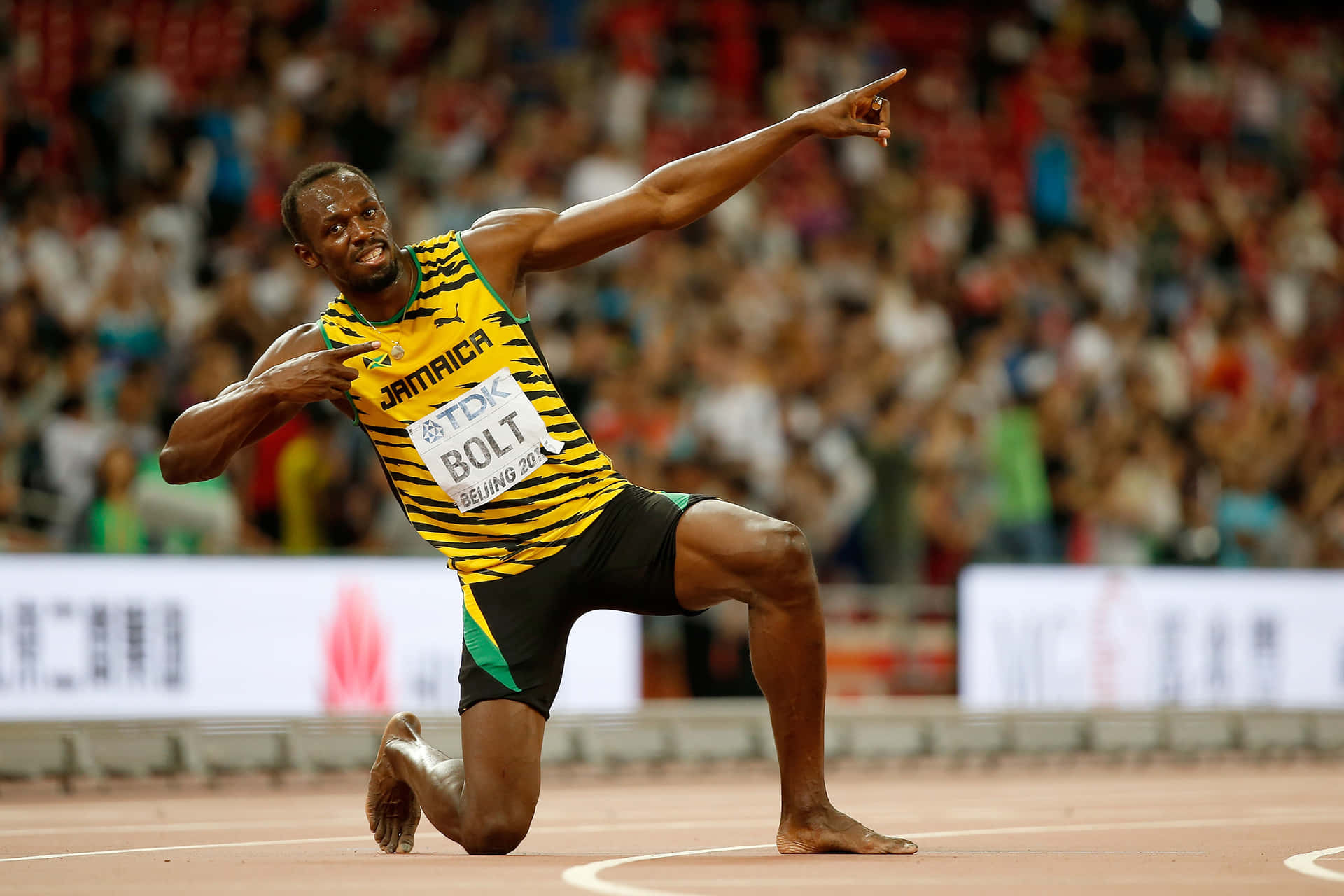 Usain Bolt Flaunting His Pose in a Striped Yellow Shirt Wallpaper