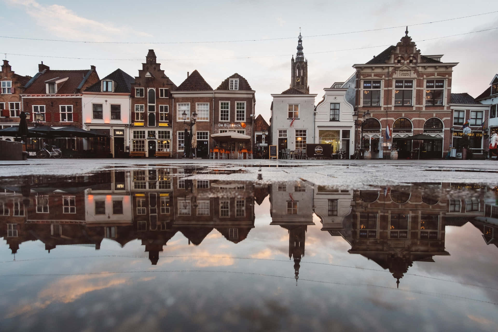 Utrecht Historic Cityscape Reflection Wallpaper