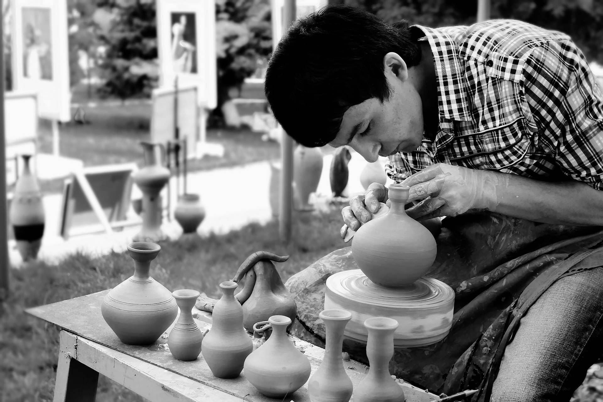 Uzbekistan Local Clay Pot Maker Sfondo