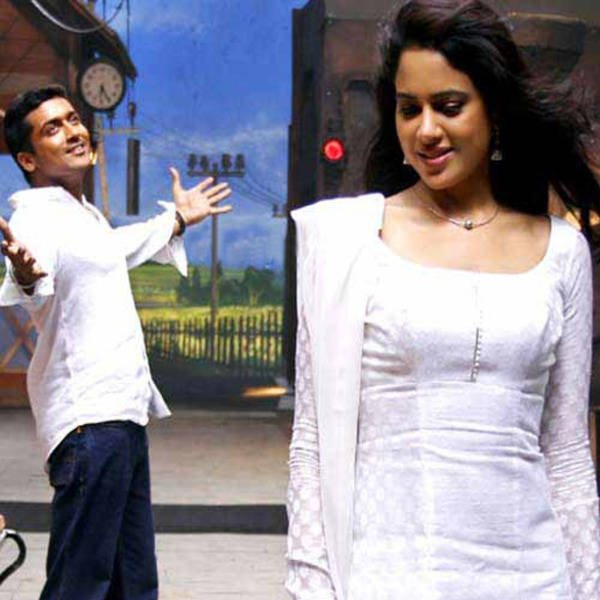 Vaaranam Aayiram Surya And Meghna In White Clothes Wallpaper