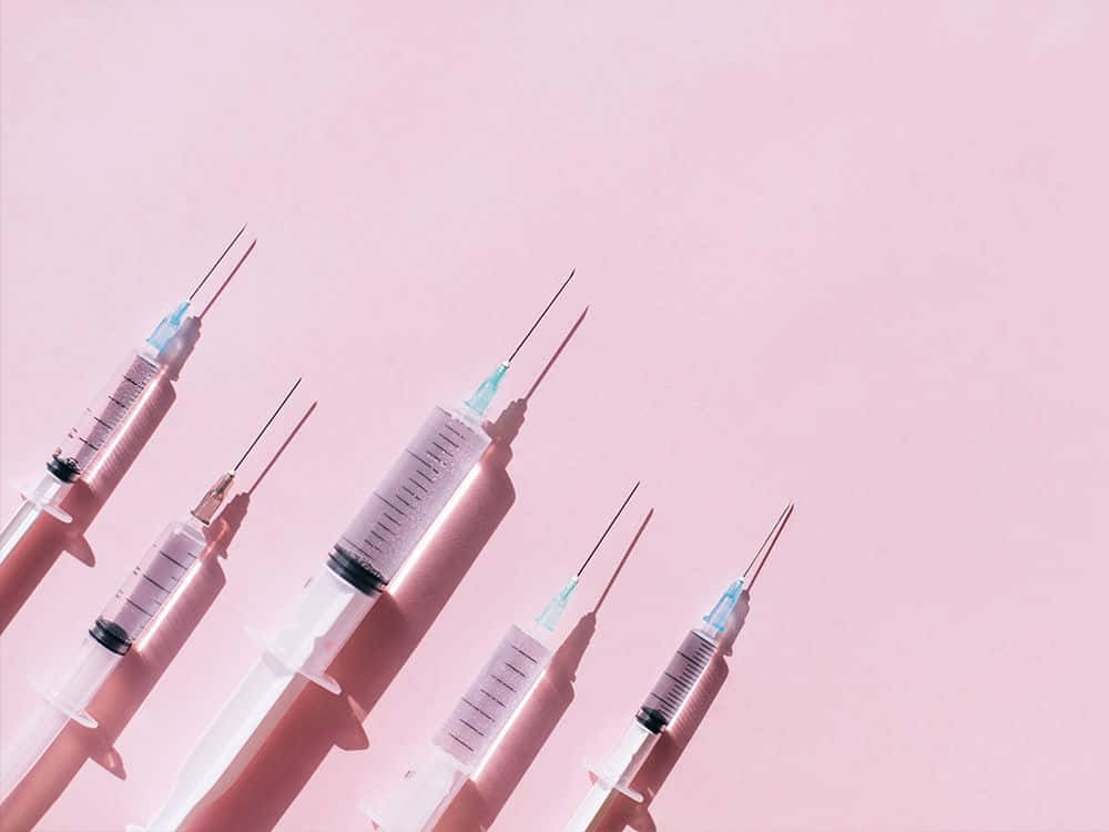 Bildmit Pinkfarbenen Impfstoff-injektionen
