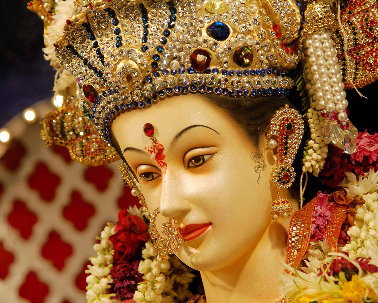 Vaishno Devi Carving Con Una Gemma Bindhi Sfondo