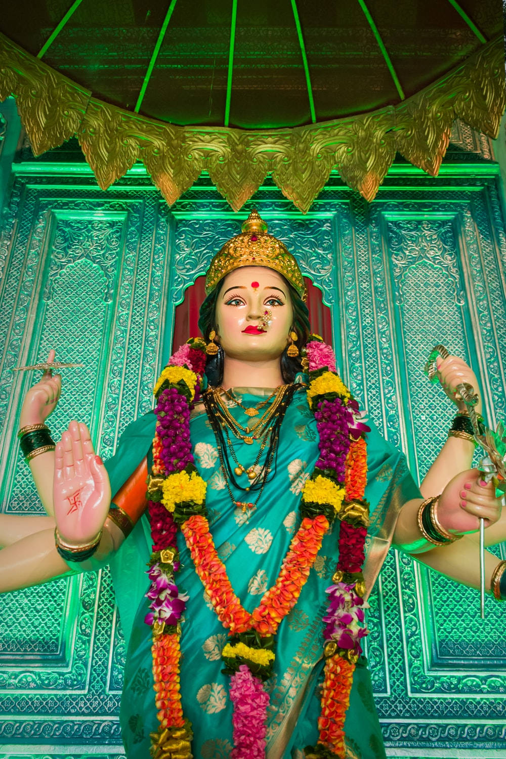 Vaishno Devi i en blå saree Wallpaper