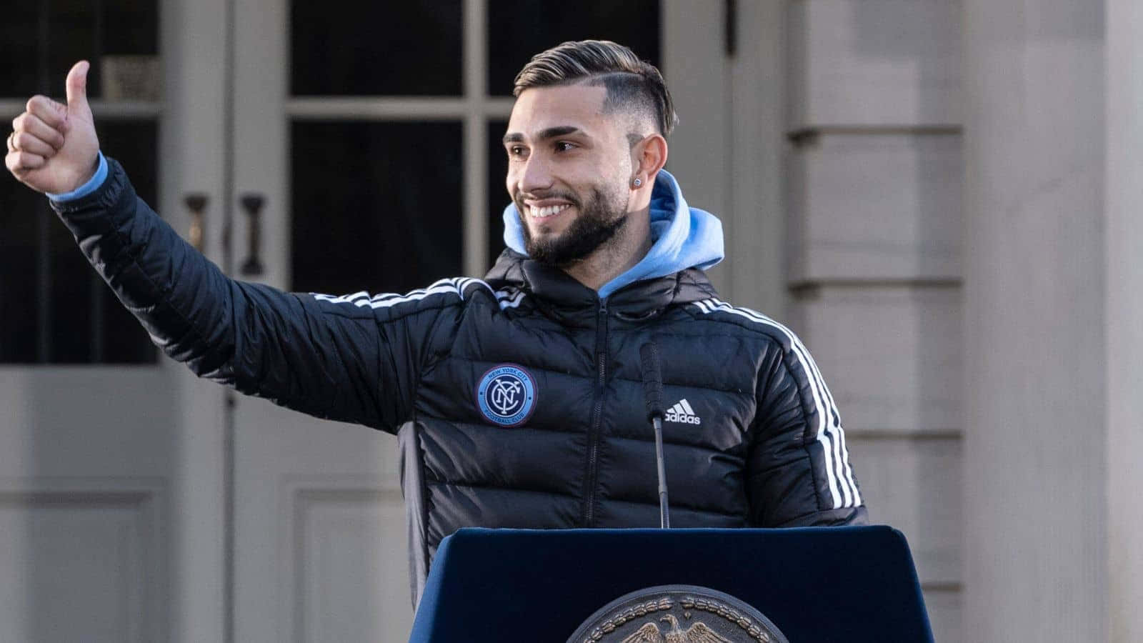 Valentincastellanos Come Speaker Del New York City Fc This Is Not A Direct Translation, But It Conveys The Message In A More Natural And Idiomatic Way In Italian. Sfondo