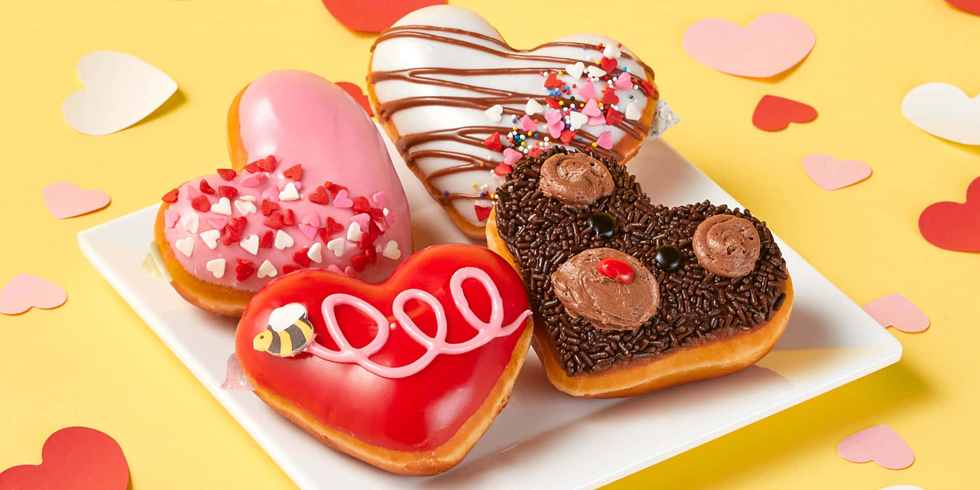 Imágenesdel Día De San Valentín De Un Corazón Con Dona En Un Plato.