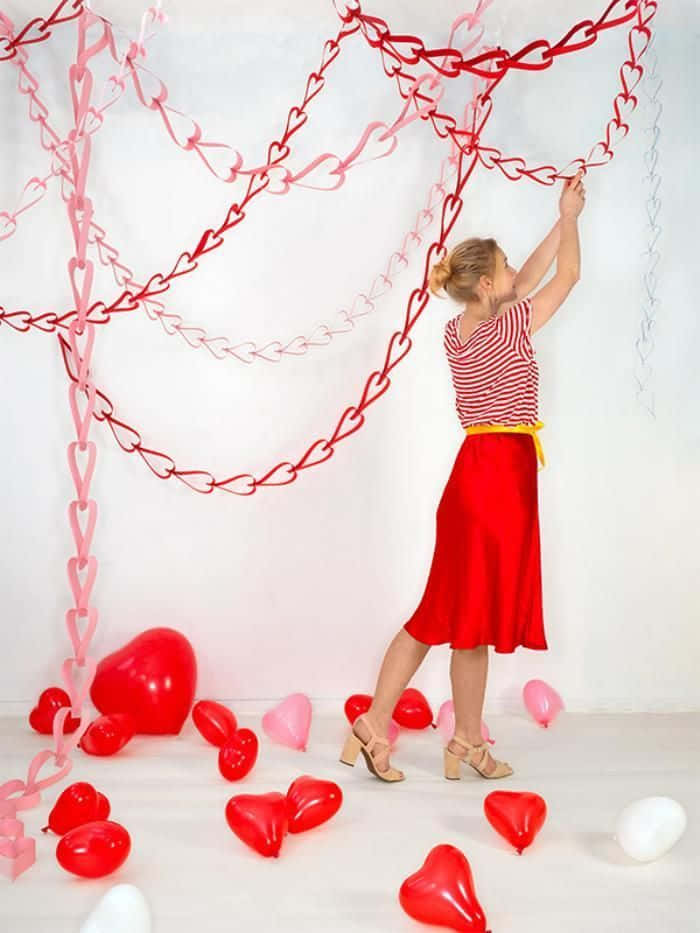 Woman Heart Paper Chains Valentines Pictures