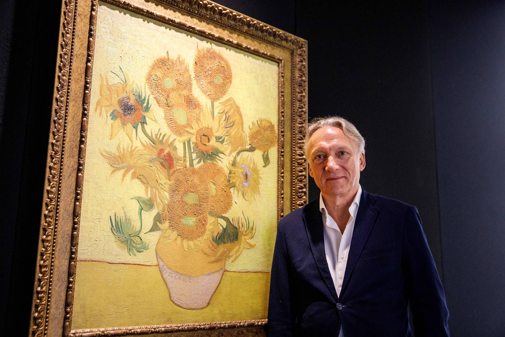 Van Gogh Museum Sunflowers Art Wallpaper