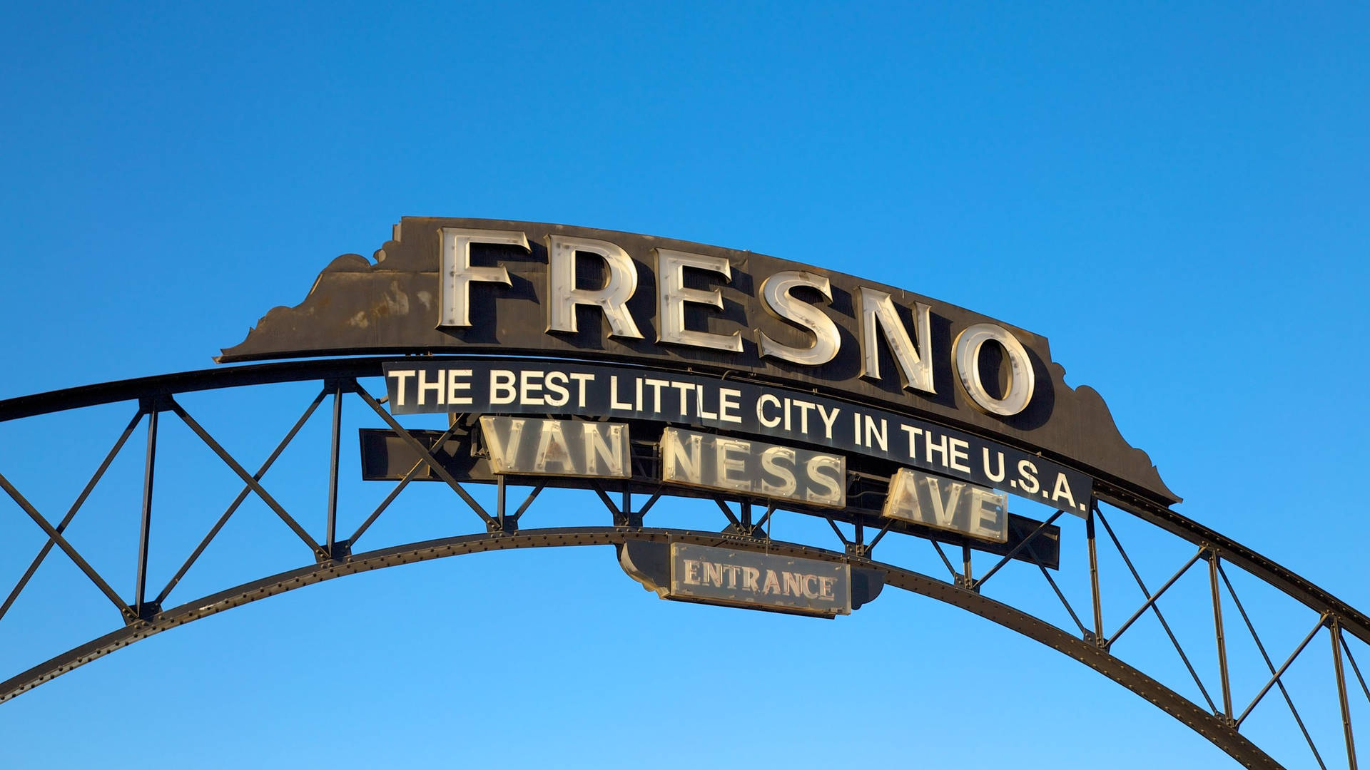 Van Ness Arch In Fresno California Wallpaper