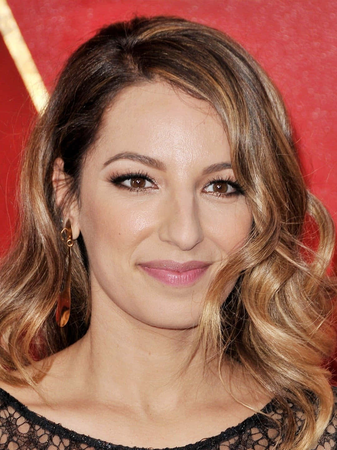 Vanessa Lengies Glowing With Grace And Elegance Wallpaper