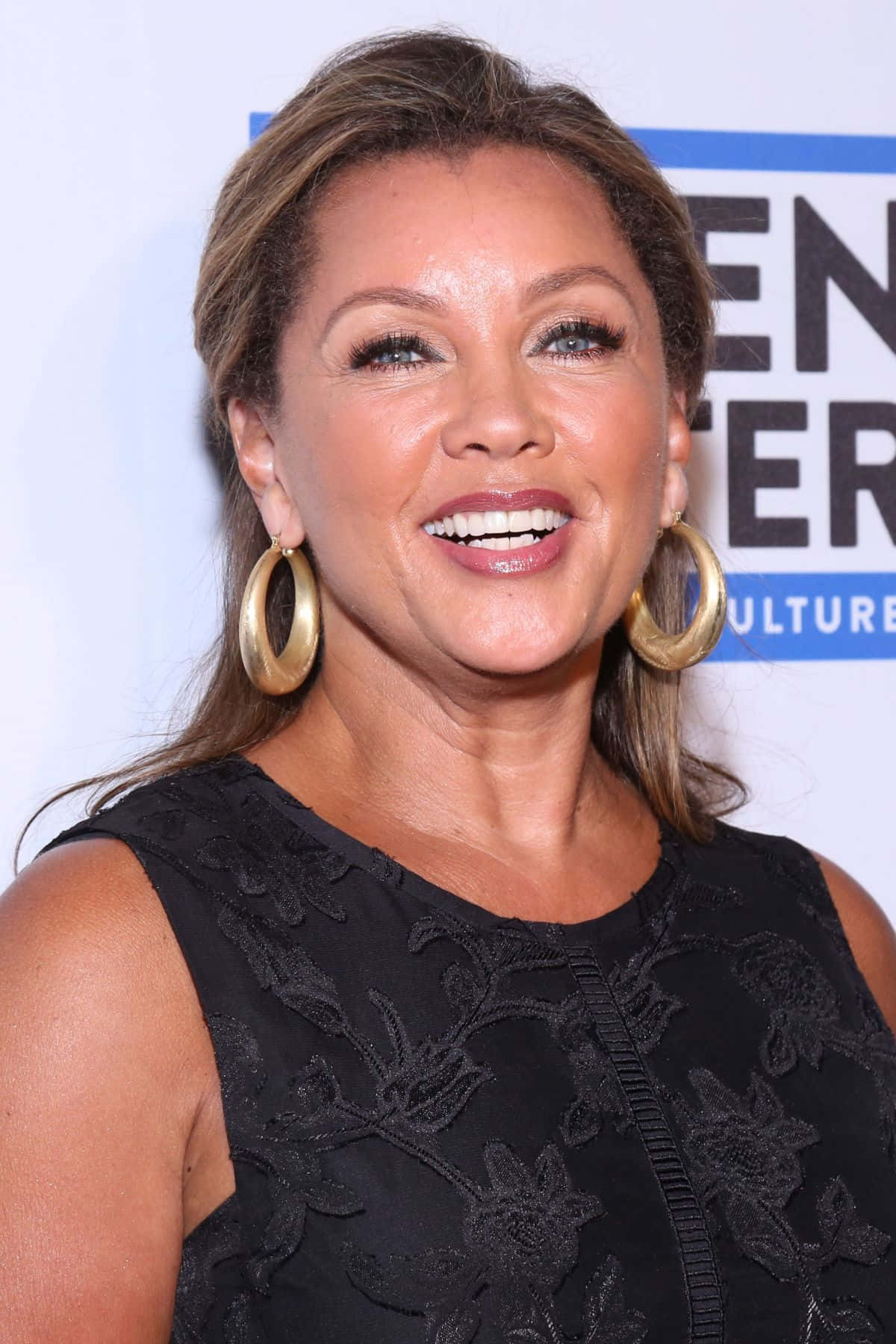 Vanessa Williams looking confident and beautiful