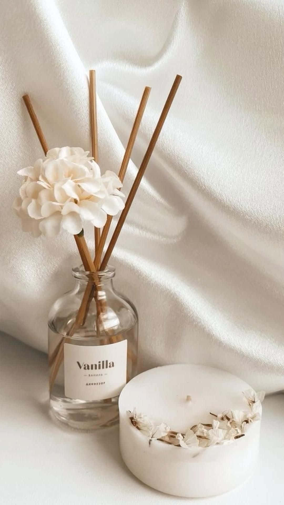 Vanilla Aroma Diffuserand Candle Decor Wallpaper