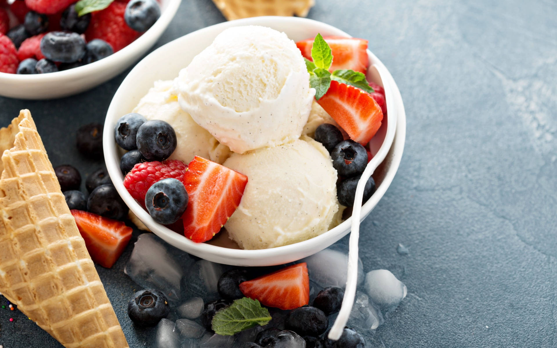Vanilla Ice Cream With Berries Wallpaper