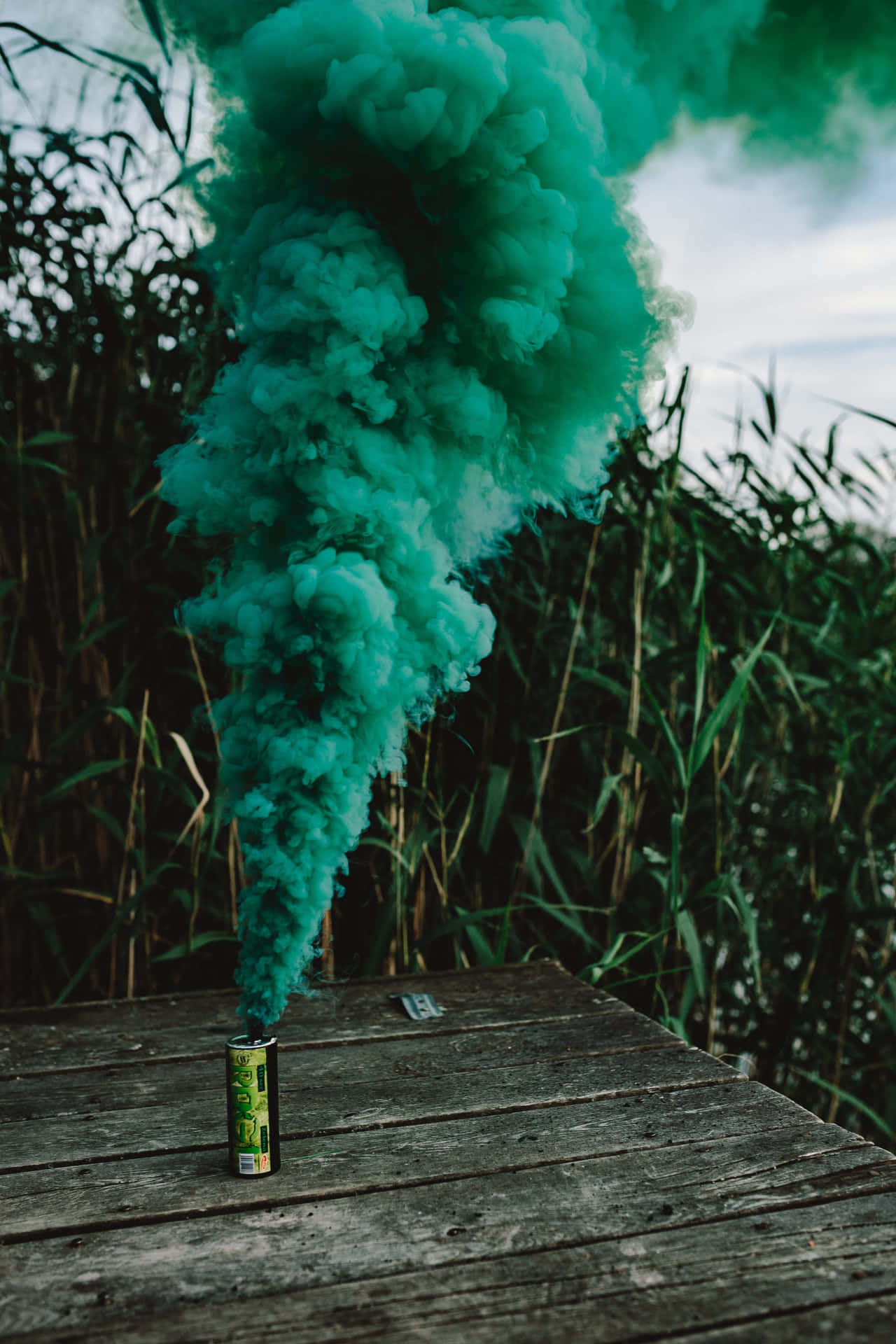 Verdampfendedicke Grüne Rauchbombe Wallpaper