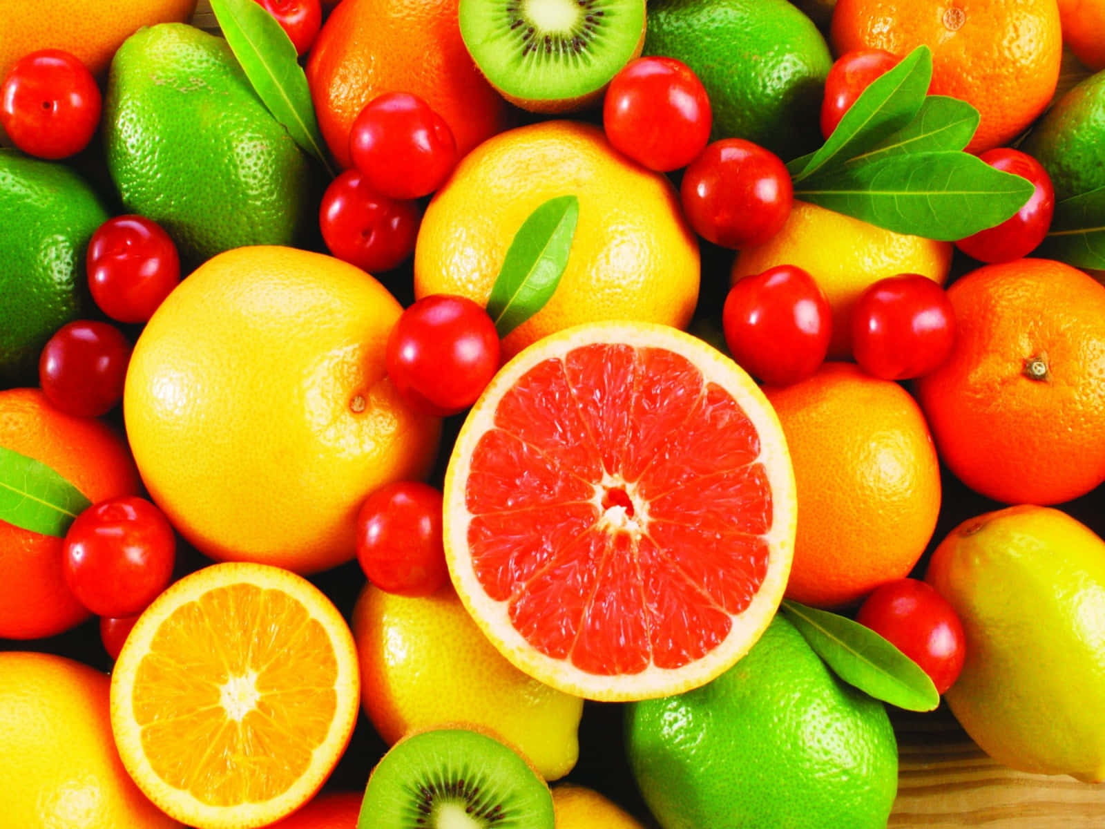 Verschillende citrusvruchten en groenten sieren deze wallpaper. Wallpaper
