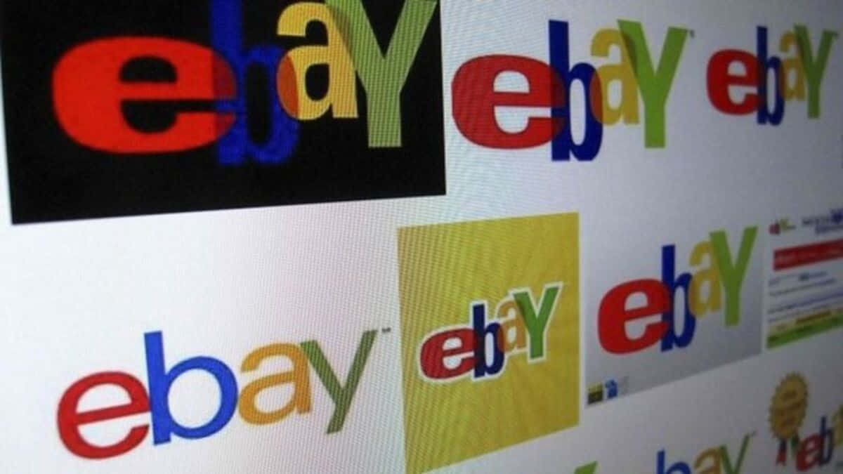 Forskjellige eBay UK-logoer lyser opp denne bakgrunnen. Wallpaper