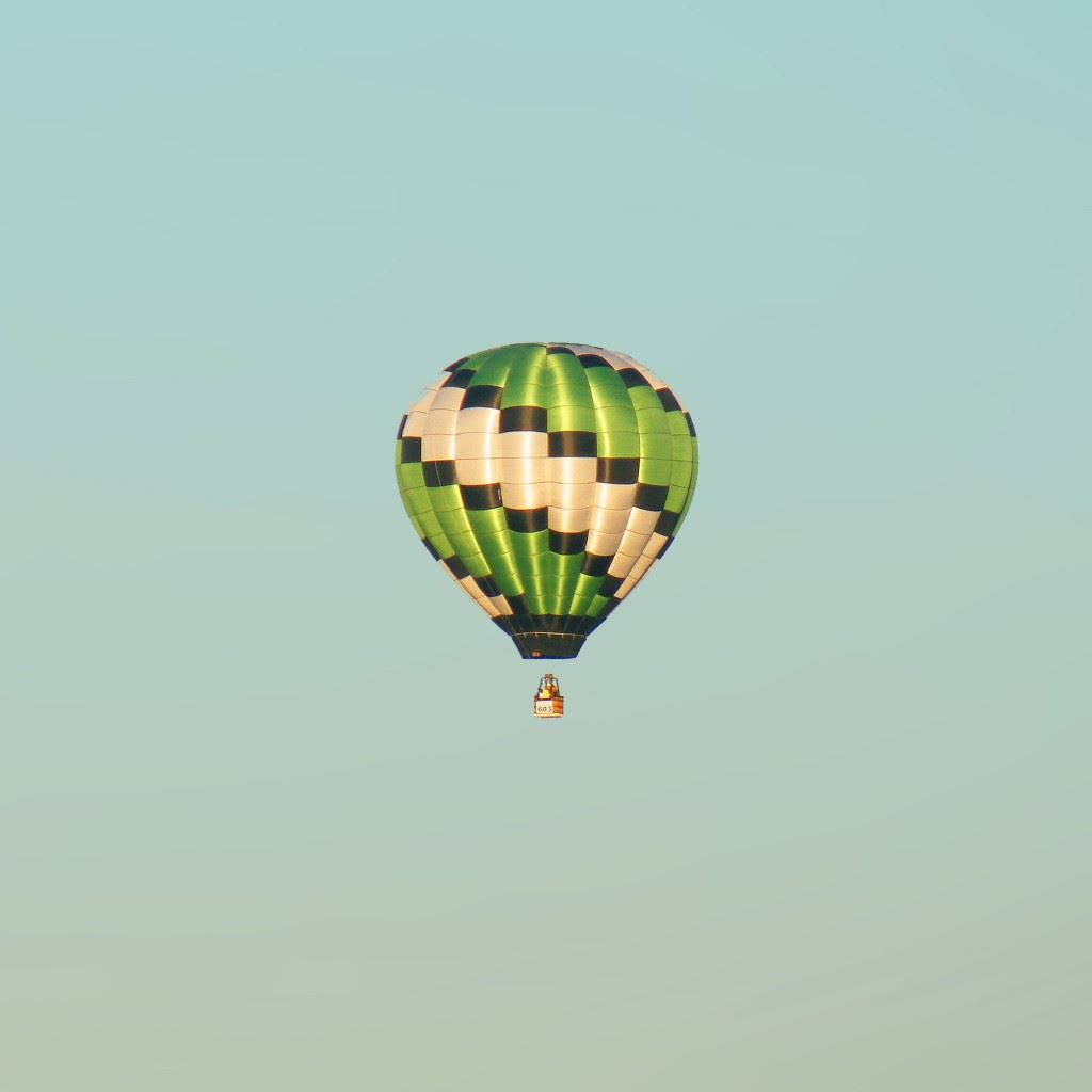 Varmluftsballon Grøn Og Hvid Wallpaper