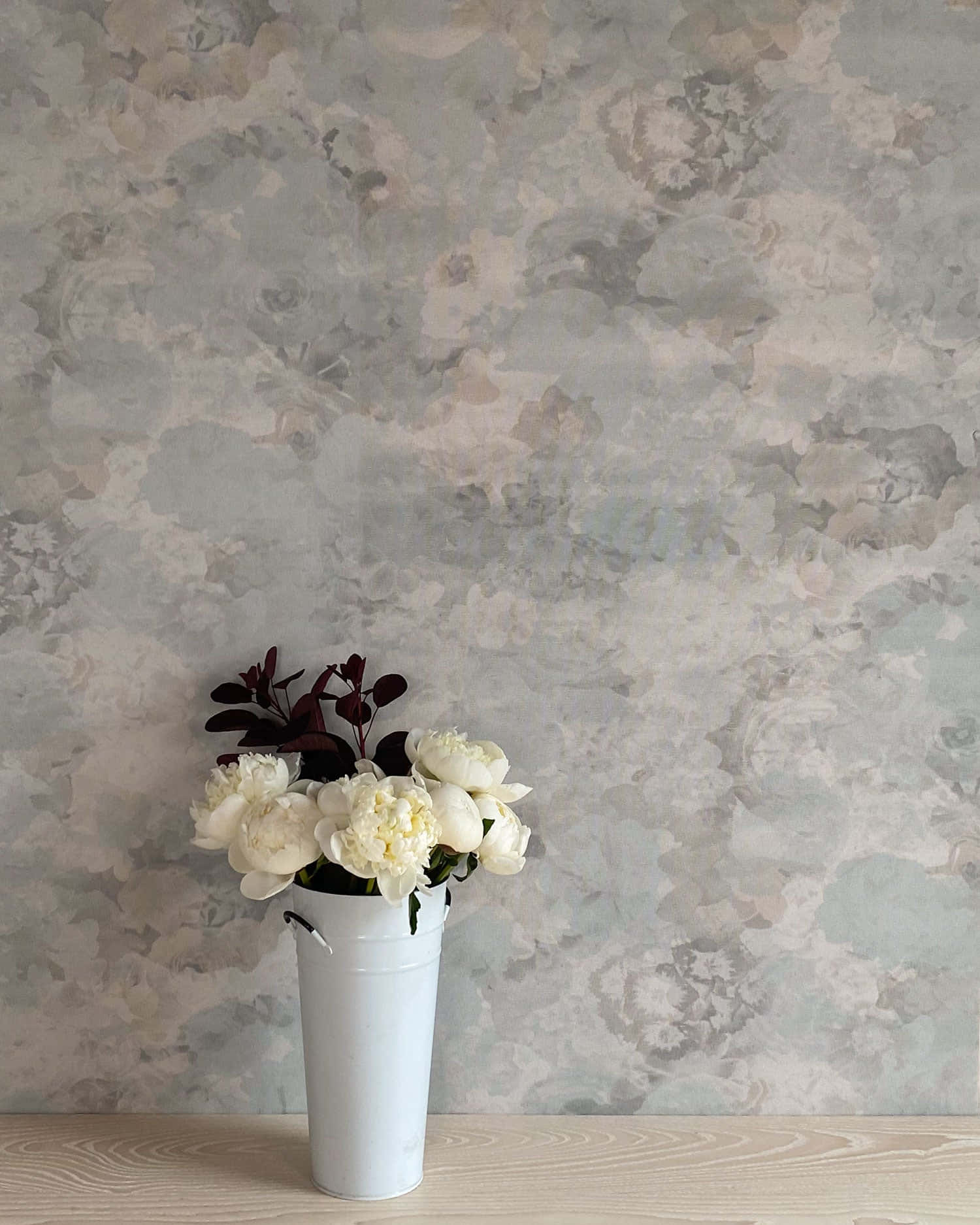 Vase Full Of Flowers With A Perennial Smell Wallpaper