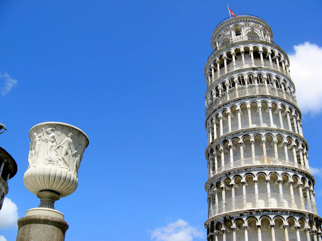 Vaso And Leaning Tower Of Pisa Wallpaper