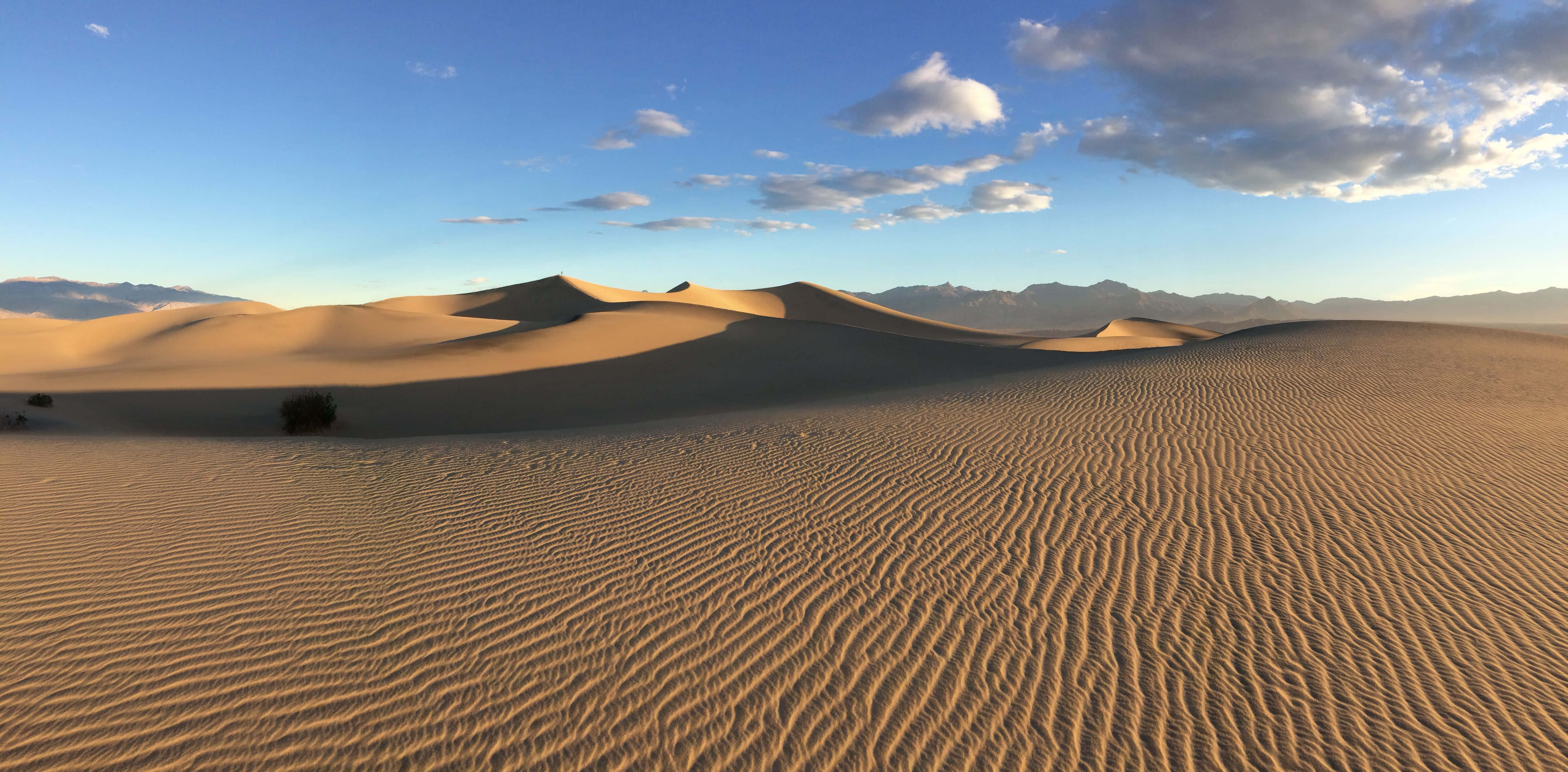 Vast And Beautiful 4k Desert Landscape Wallpaper
