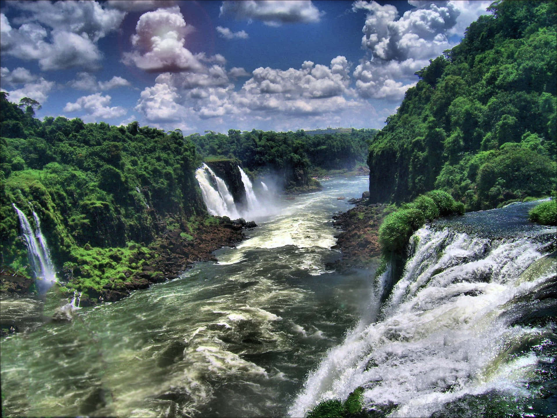 Storslagenskog Iguazu Falls. Wallpaper
