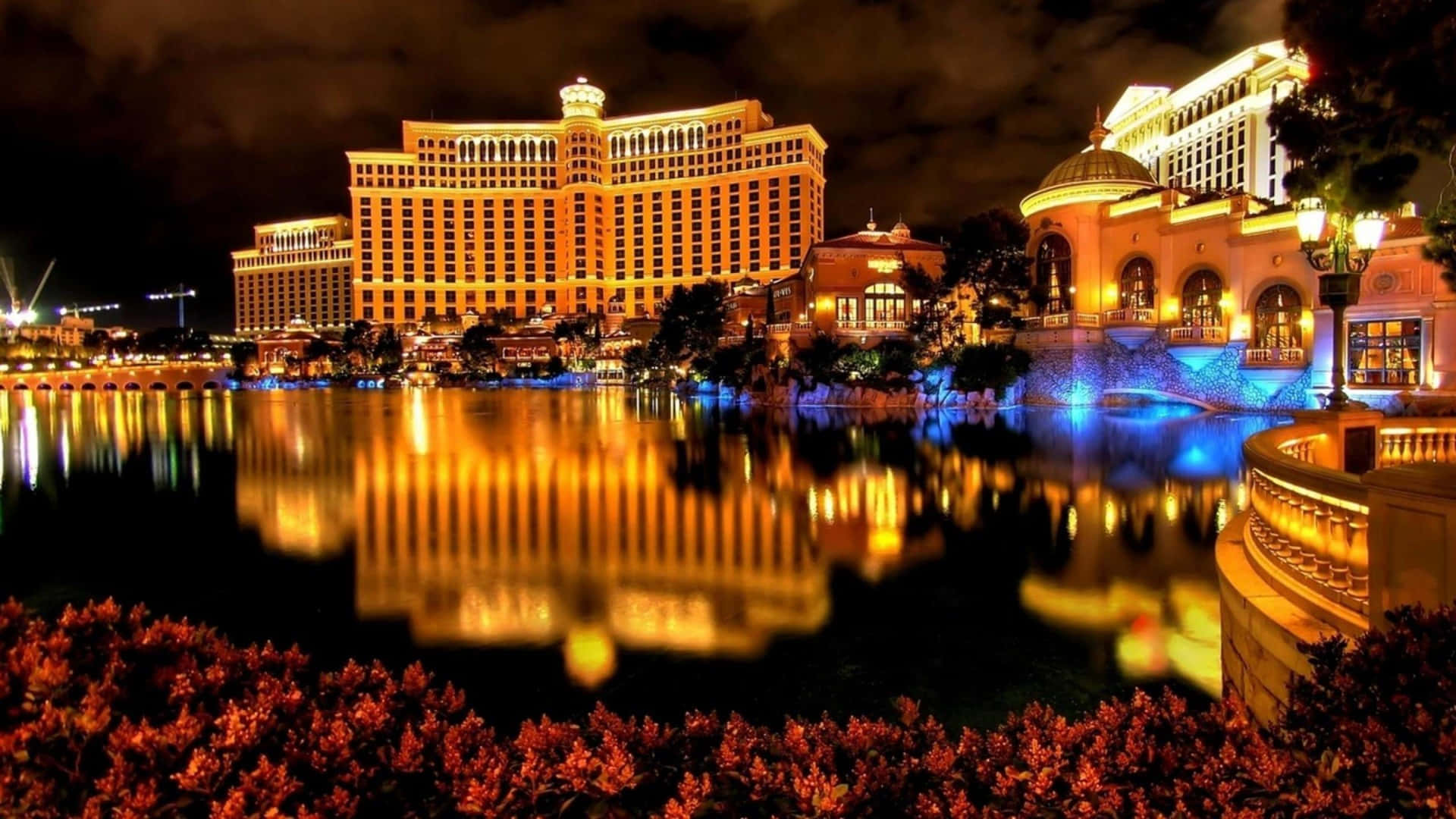 Fundode Tela Do Hotel E Cassino Bellagio Em Las Vegas Com Luzes Amarelas.