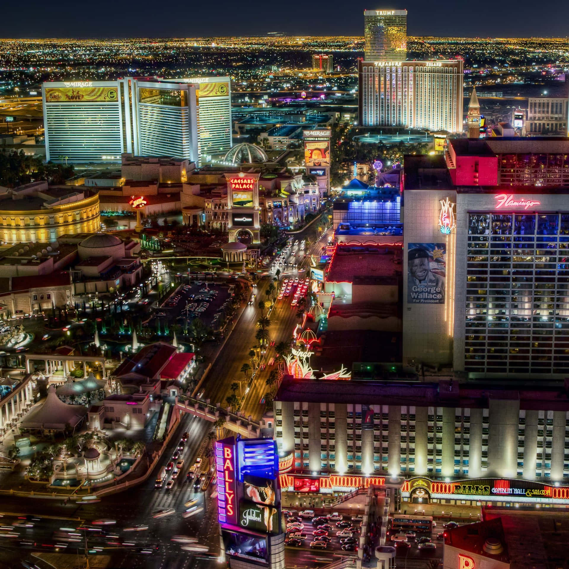 Elhorizonte De Las Vegas, Nevada Con Las Deslumbrantes Luces De Esta Ciudad De Entretenimiento.
