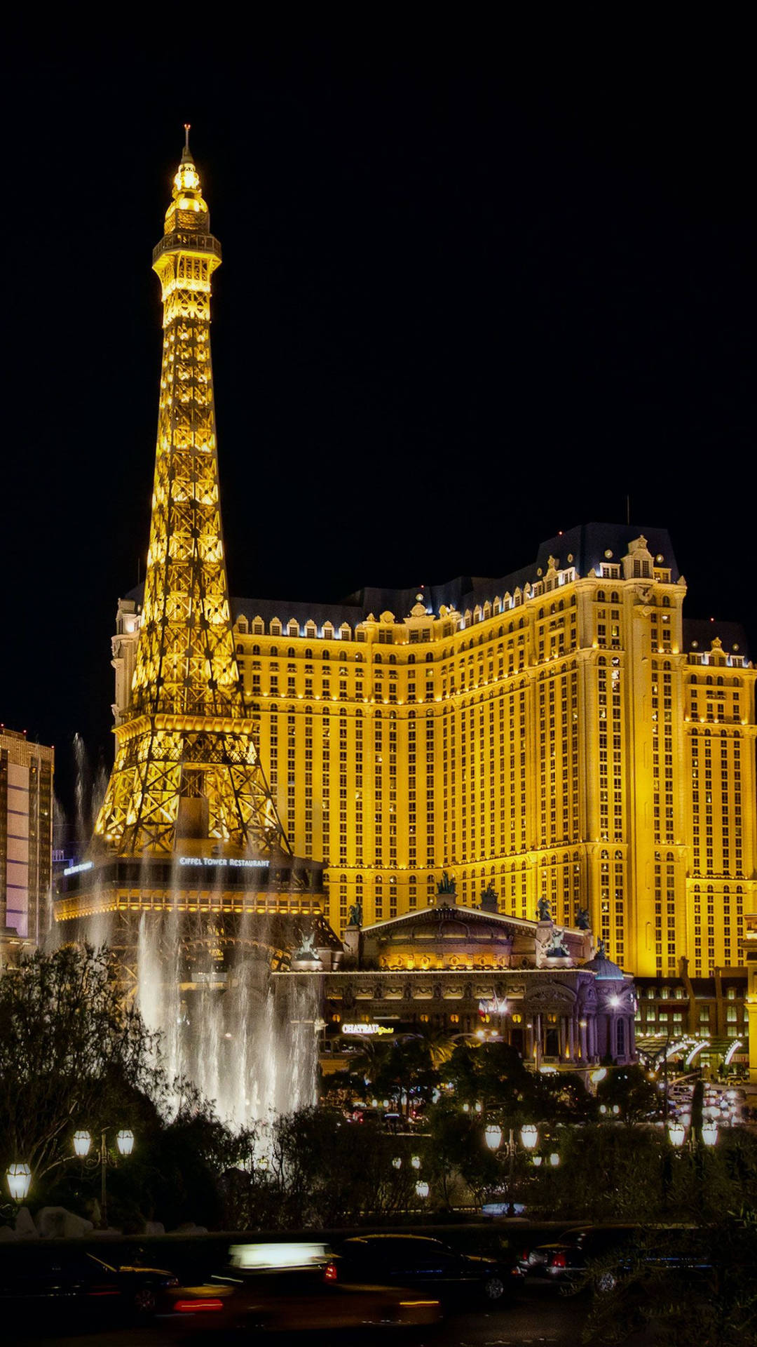 Wallpaperlas Vegas Paris Hotel På Natten Iphone-bakgrundsbild. Wallpaper