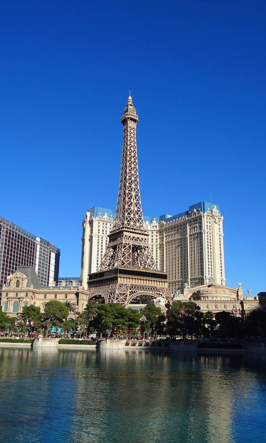 Daytime At Paris Las Vegas Iphone Wallpaper