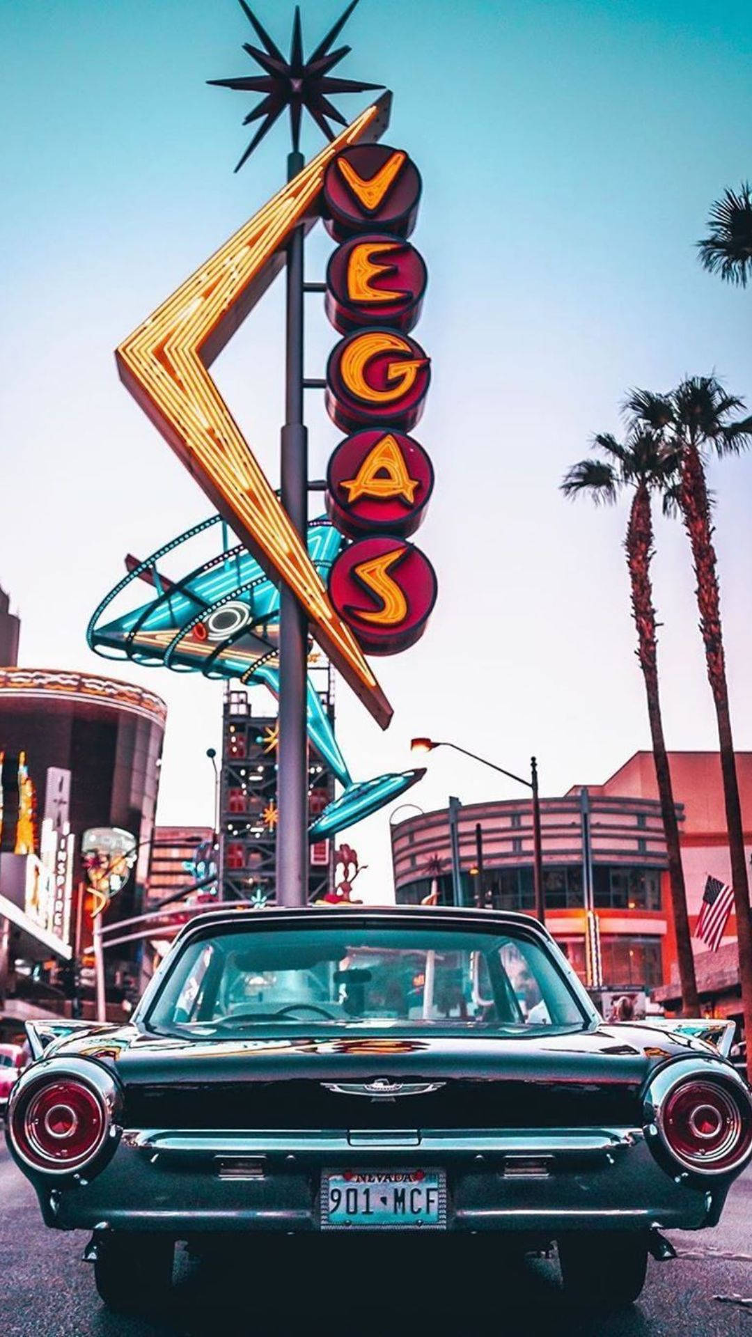 Thunderbirdauto In Vegas Iphone-hintergrund Wallpaper
