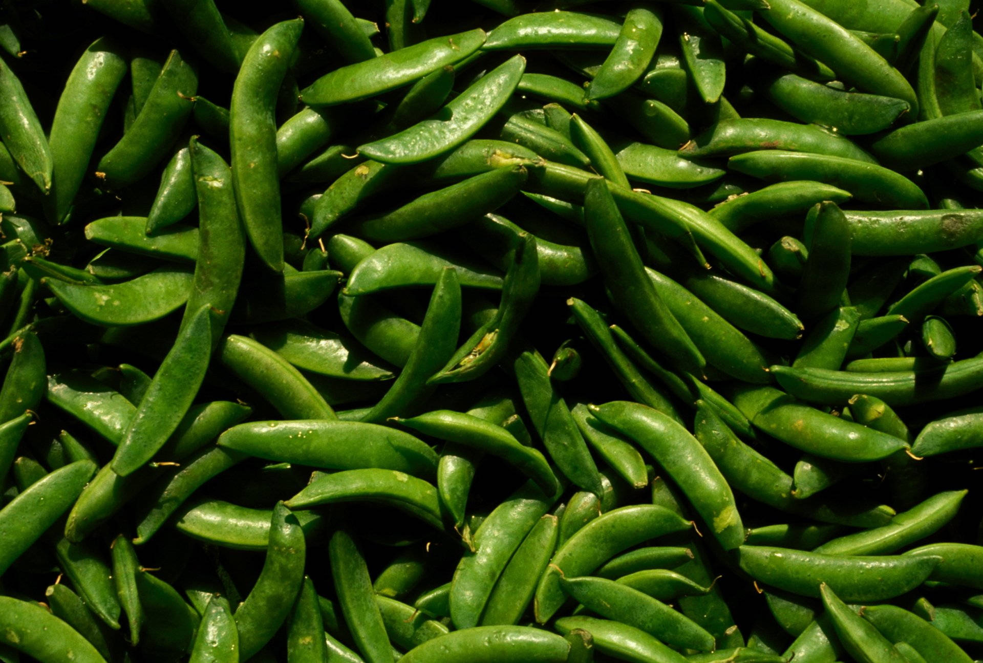 Vegetable Green Peas Pods Pile Top View Wallpaper