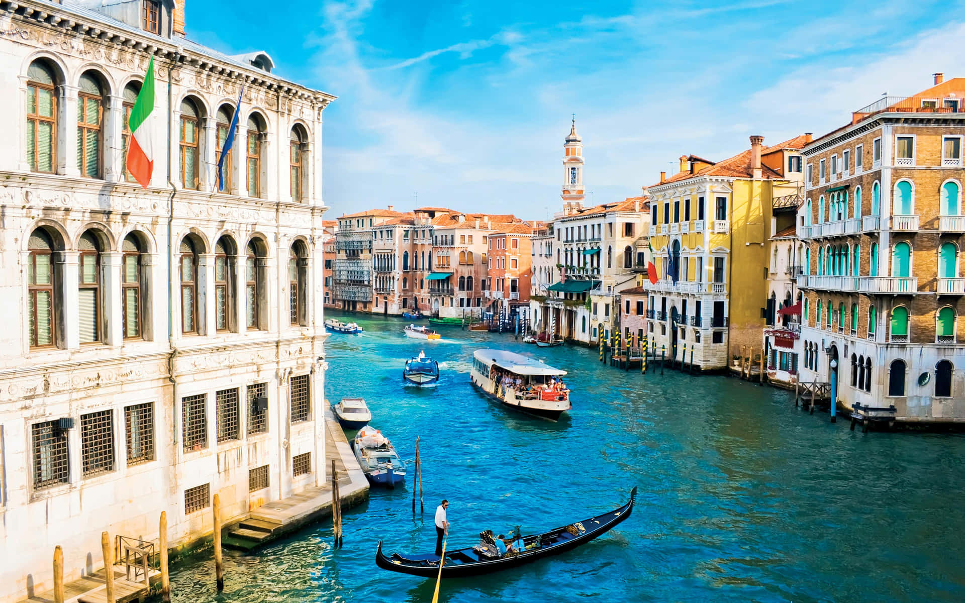 Venetian Canal Gondola Scenery Wallpaper