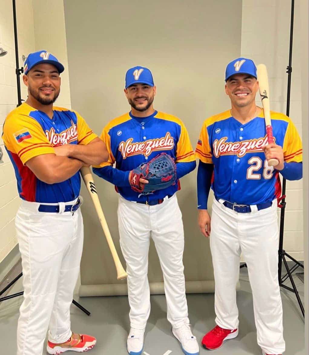 Venezuelan Baseball Players Posing Wallpaper