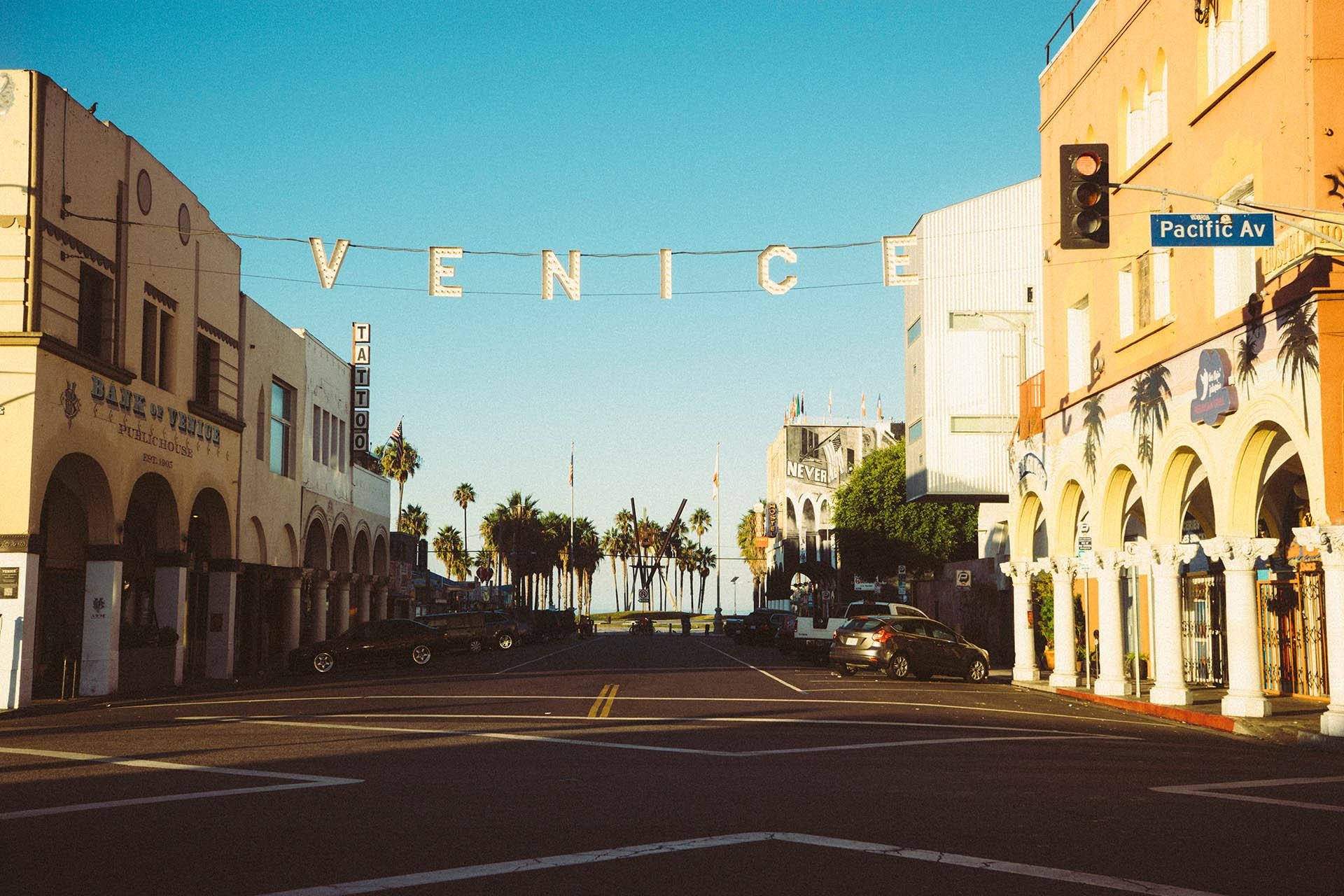 Señalde Cruce De Calles De Venice Beach. Fondo de pantalla