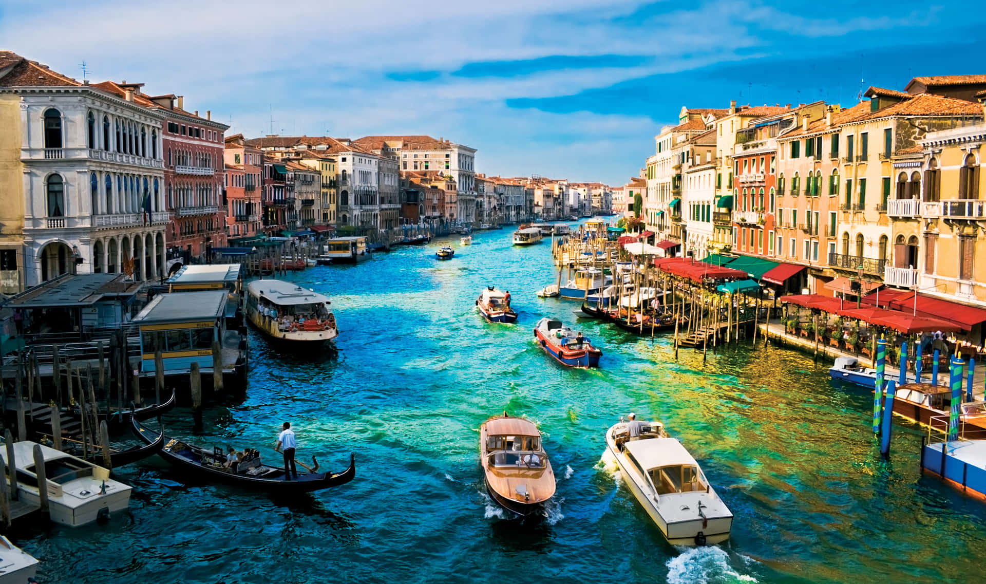 Venice Grand Canal Bustling Waterway Wallpaper