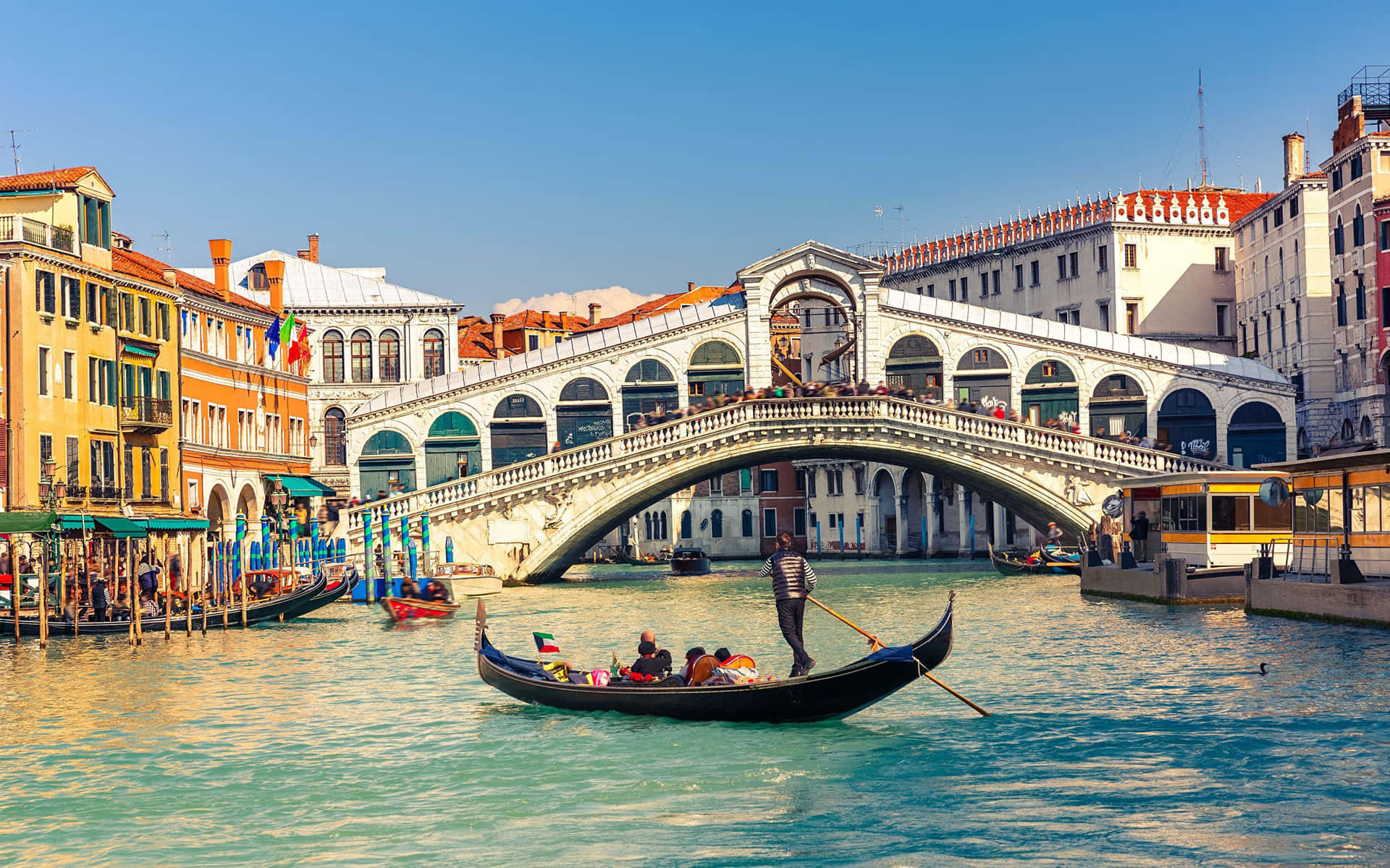 Venice Rialto Bridgeand Gondola Wallpaper