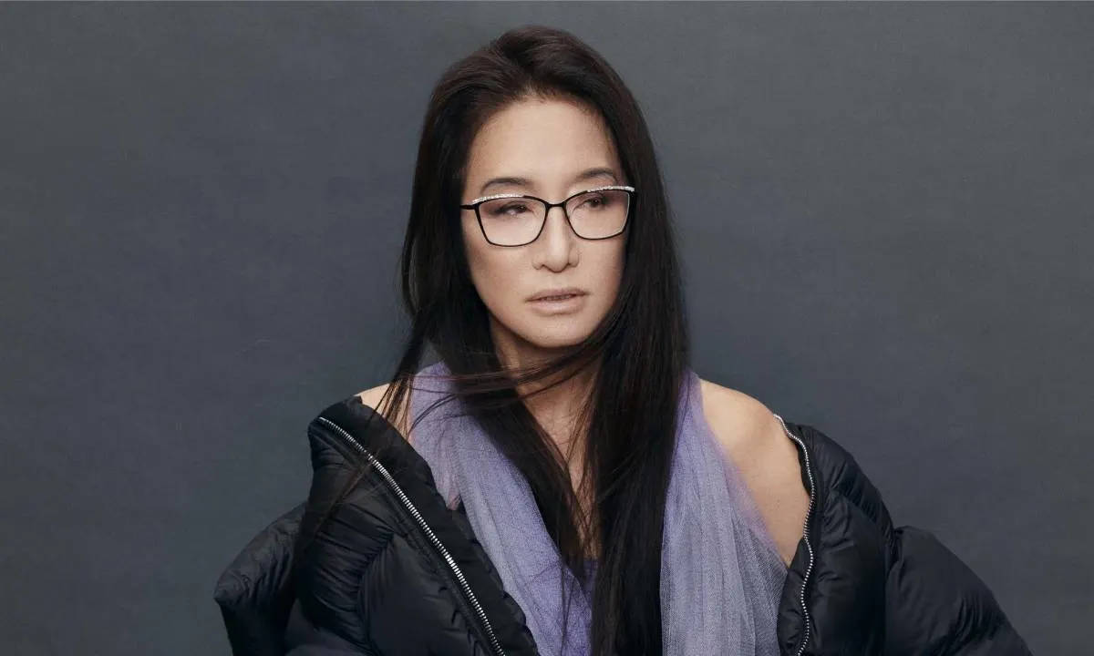 Vera Wang Wearing Eyeglasses Wallpaper