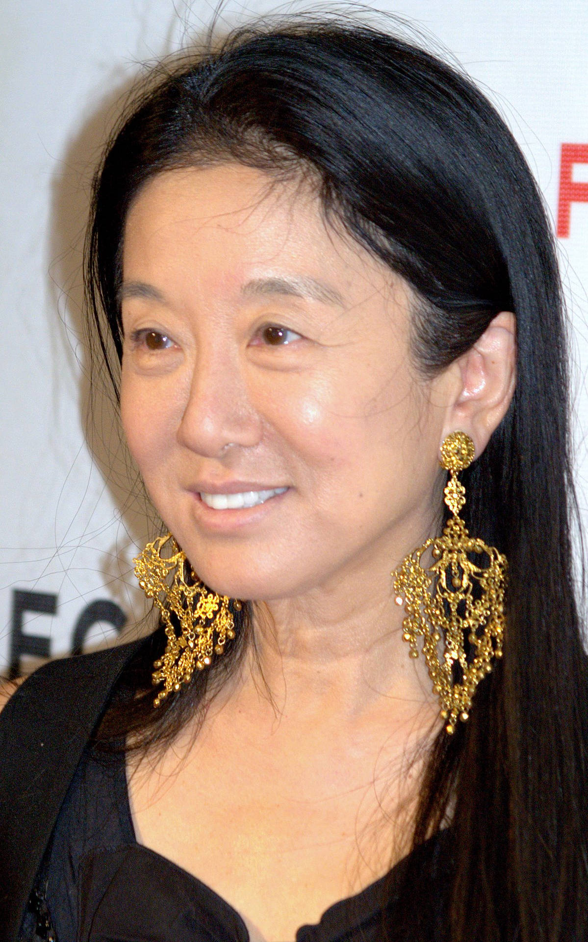 Vera Wang iført guld øreringe tapet Wallpaper