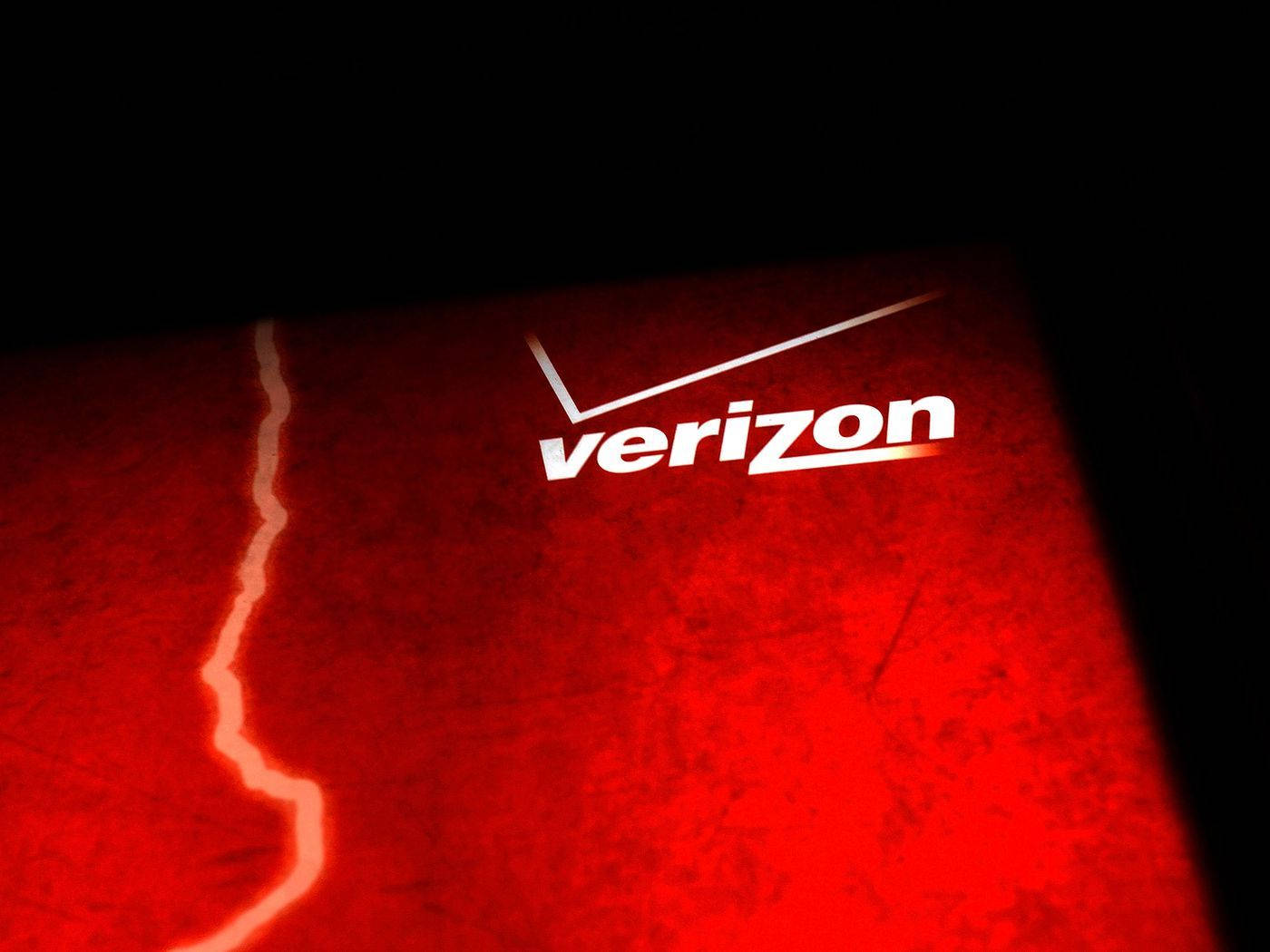 Verizon In Striking Red Wallpaper