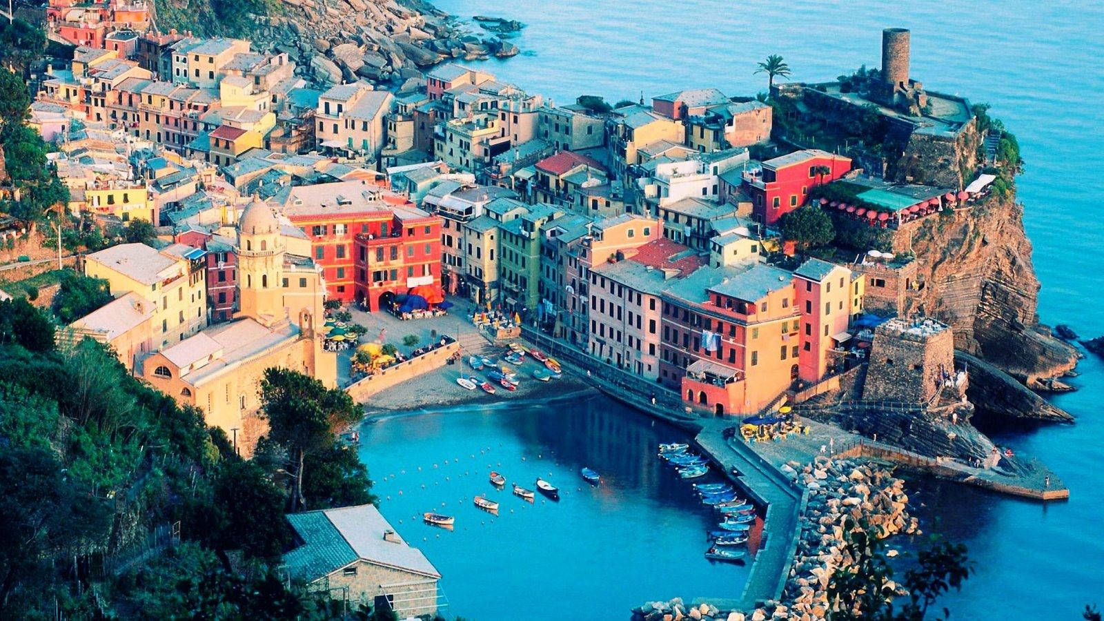 Capturing the mesmerizing views of Vernazza, Italy - travel postcard-perfect! Wallpaper