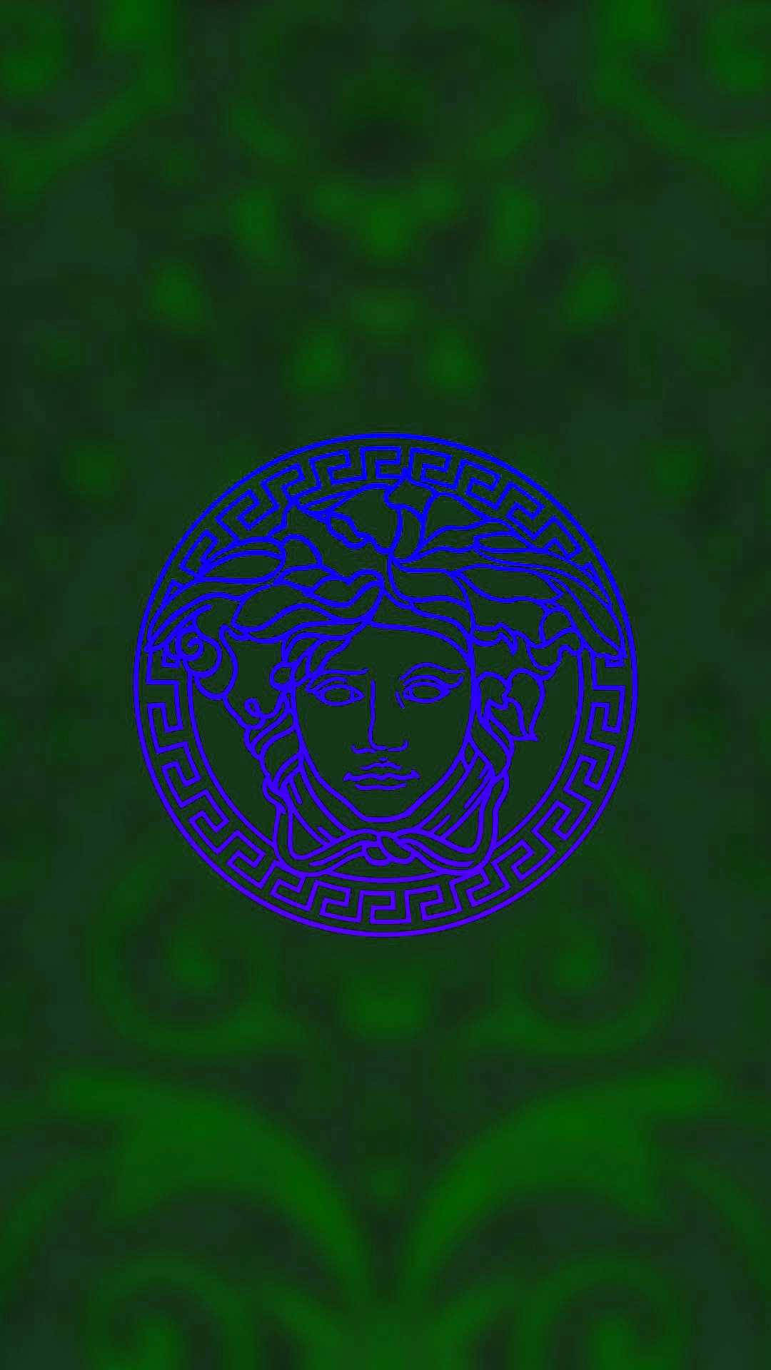 Logotipode Versace En Azul Sobre Fondo Verde. Fondo de pantalla