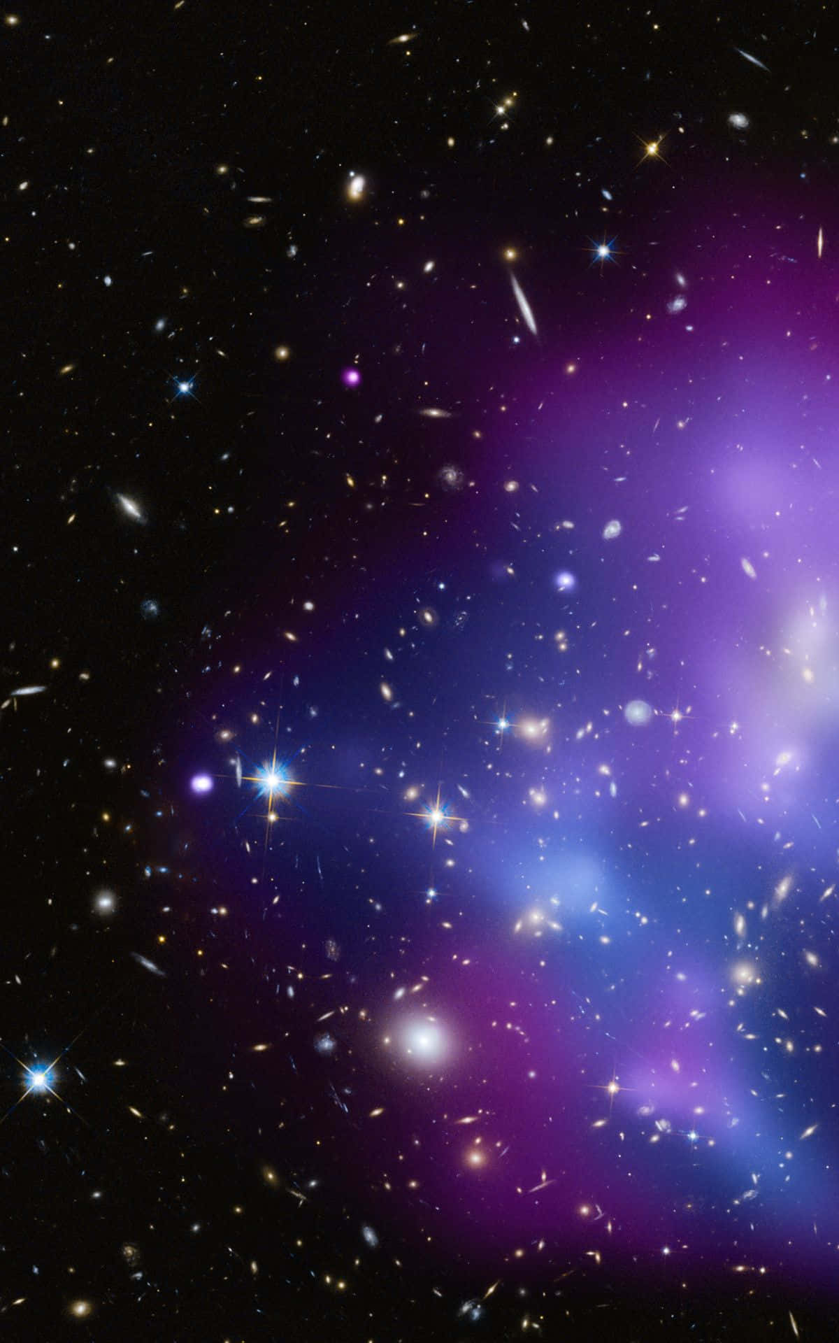 En klynge af galakser med mange stjerner og lilla gas Wallpaper