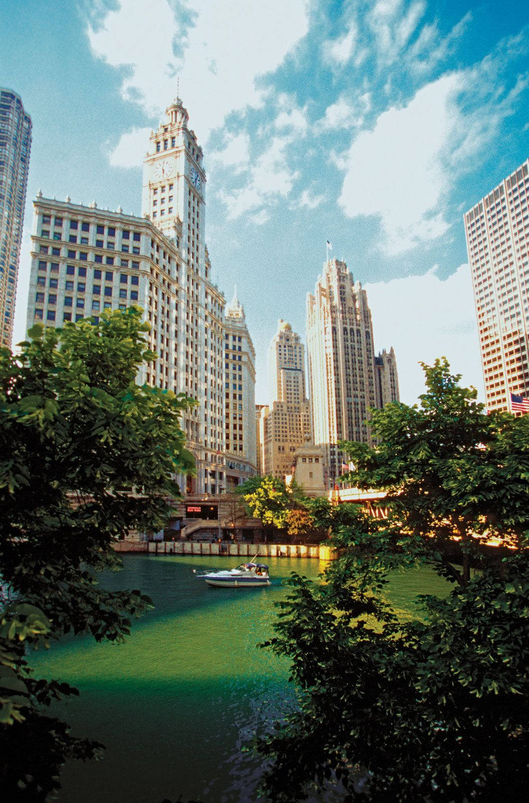 Fotovertical Del Río Chicago En Illinois Fondo de pantalla