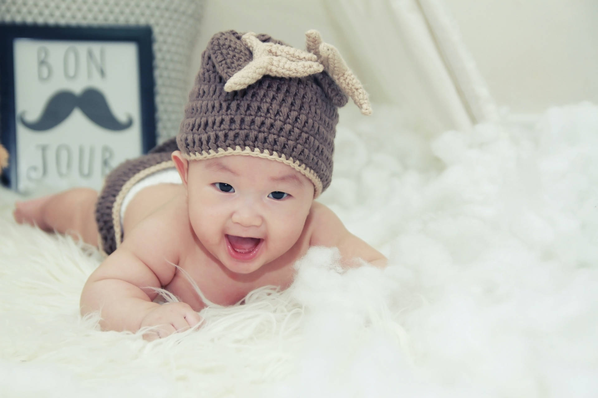 Sehrniedliches Baby Trägt Eine Beanie-mütze. Wallpaper