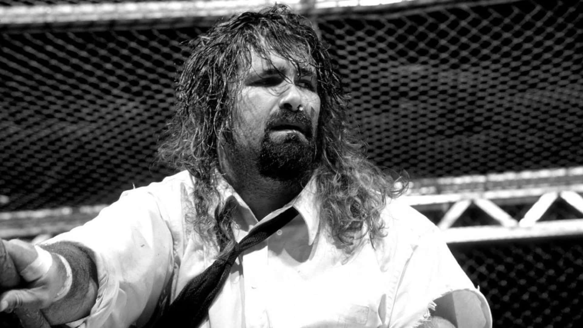 Luchadorveterano Mick Foley En Una Brutal Pelea De La Wwe En 1998. Fondo de pantalla