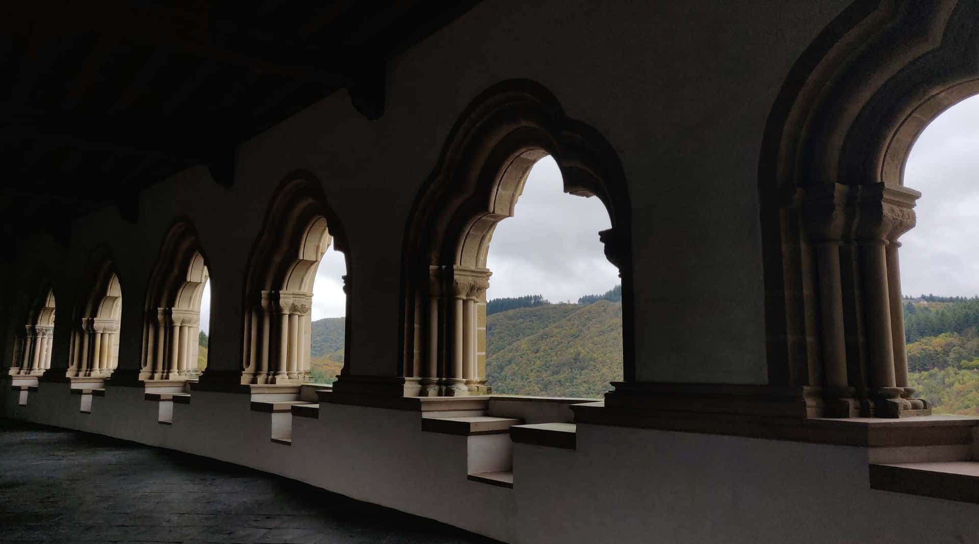 Vianden_ Slott_ Arkade_ Utsikter Bakgrunnsbildet