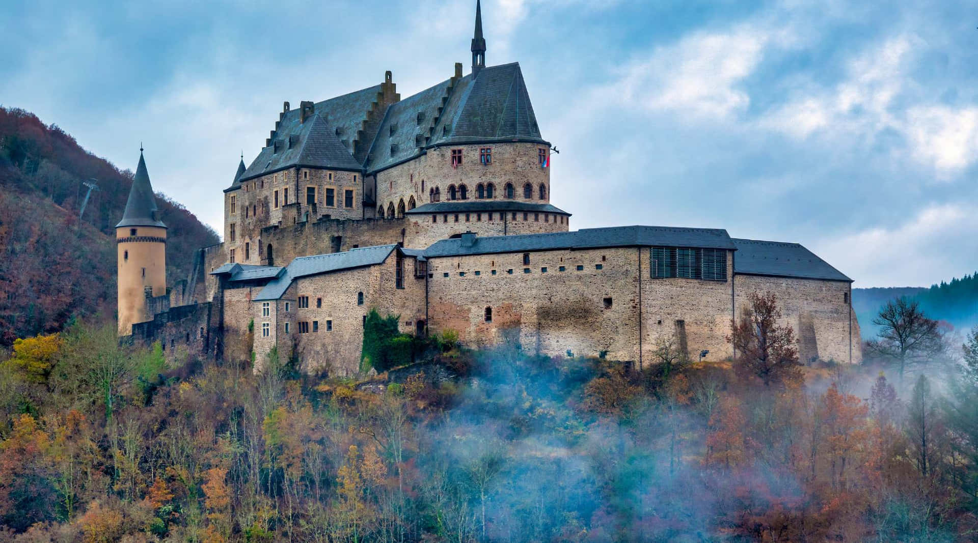 Vianden Slott Luxembourg Høst Bakgrunnsbildet