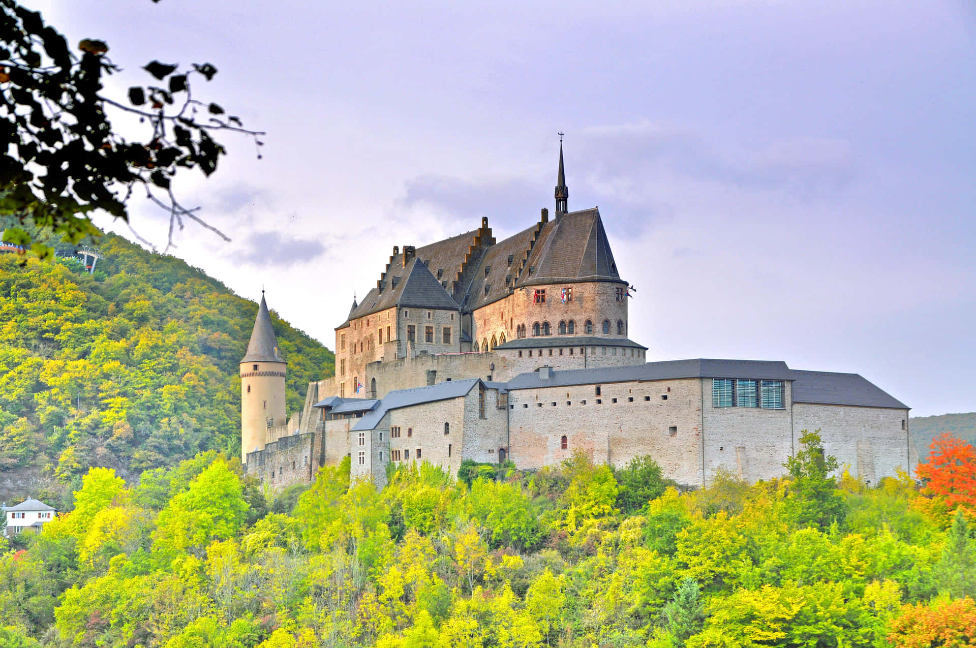 Vianden Slott Luxembourg Høst Bakgrunnsbildet