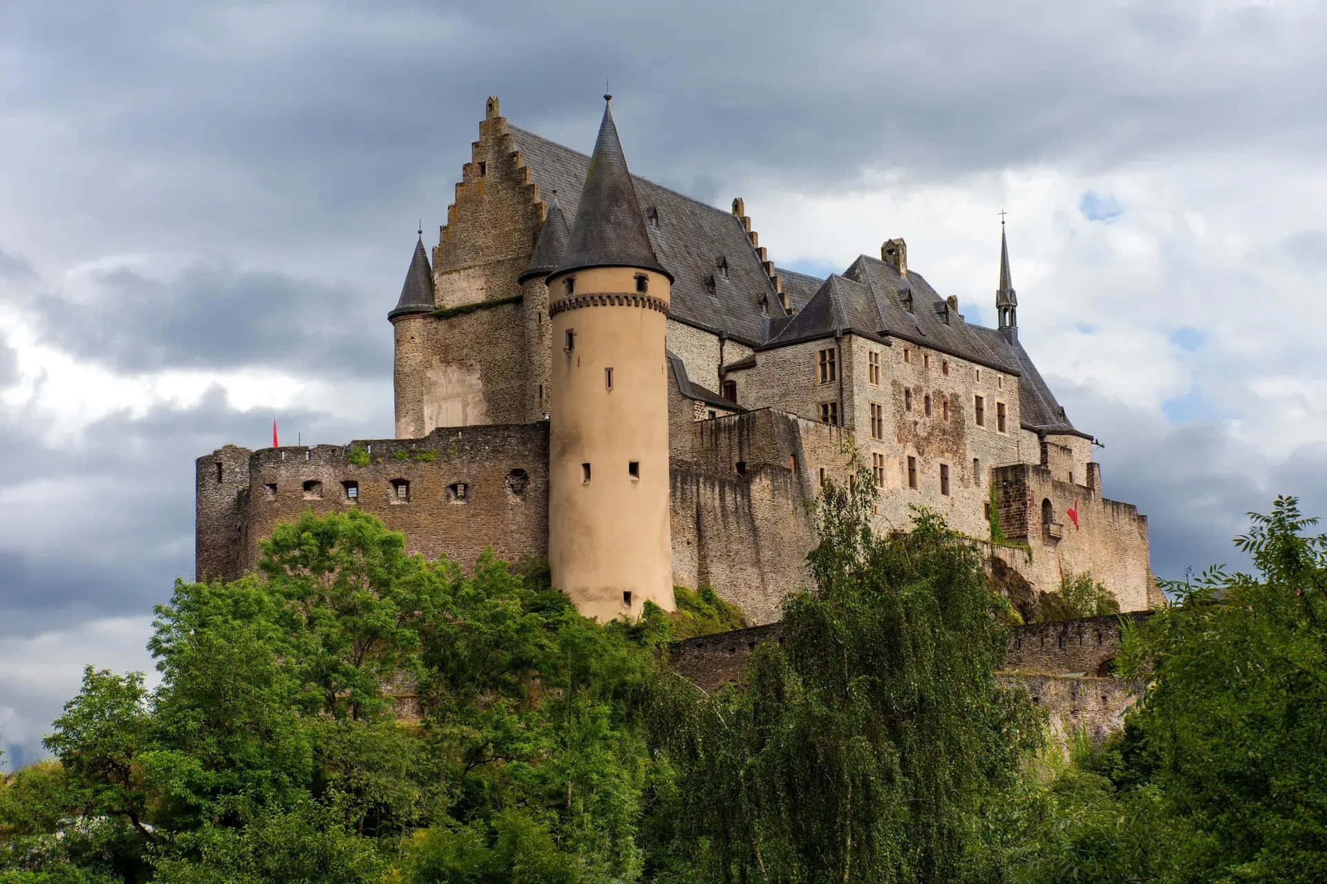 Vianden Slott Luxembourg Bakgrunnsbildet