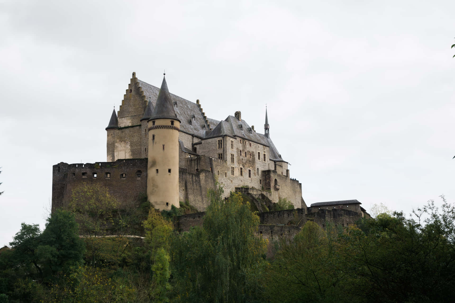 Vianden Slott Luxembourg Bakgrunnsbildet